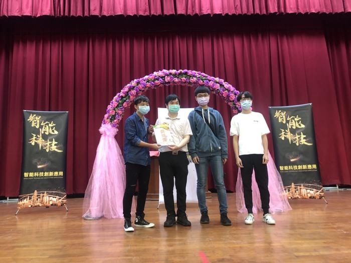 參賽同學授領獎狀